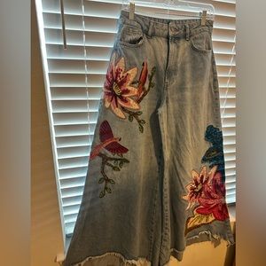 Size small farm rio embroidered wide legged jeans.